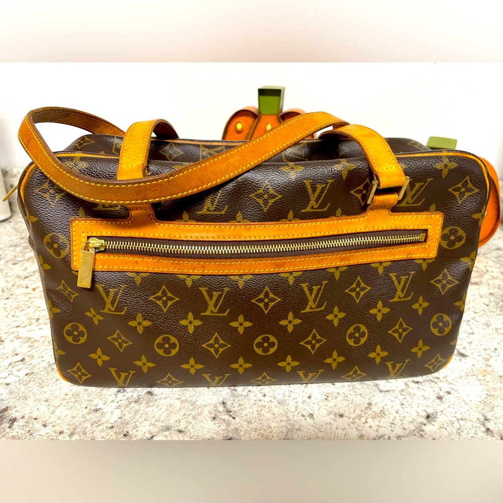 💯Authentic Louis Vuitton Cite GM shoulder Bag